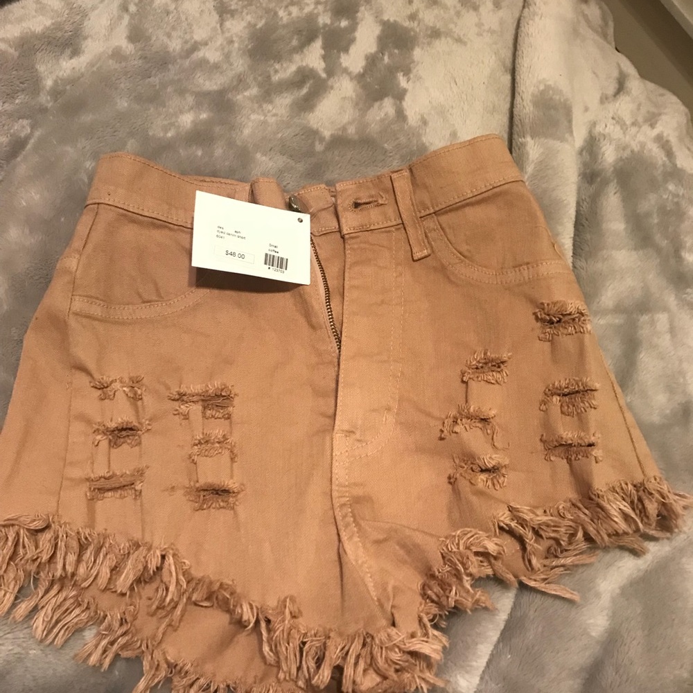Beige shorts - Picture 1 of 3